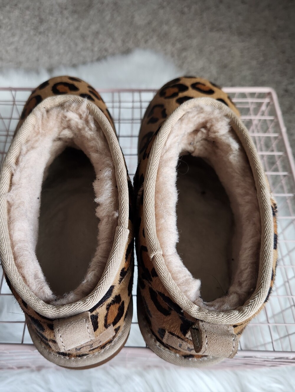 Sz 9 Ugg Ultra Mini Slip-on Booties - Picture 6 of 7